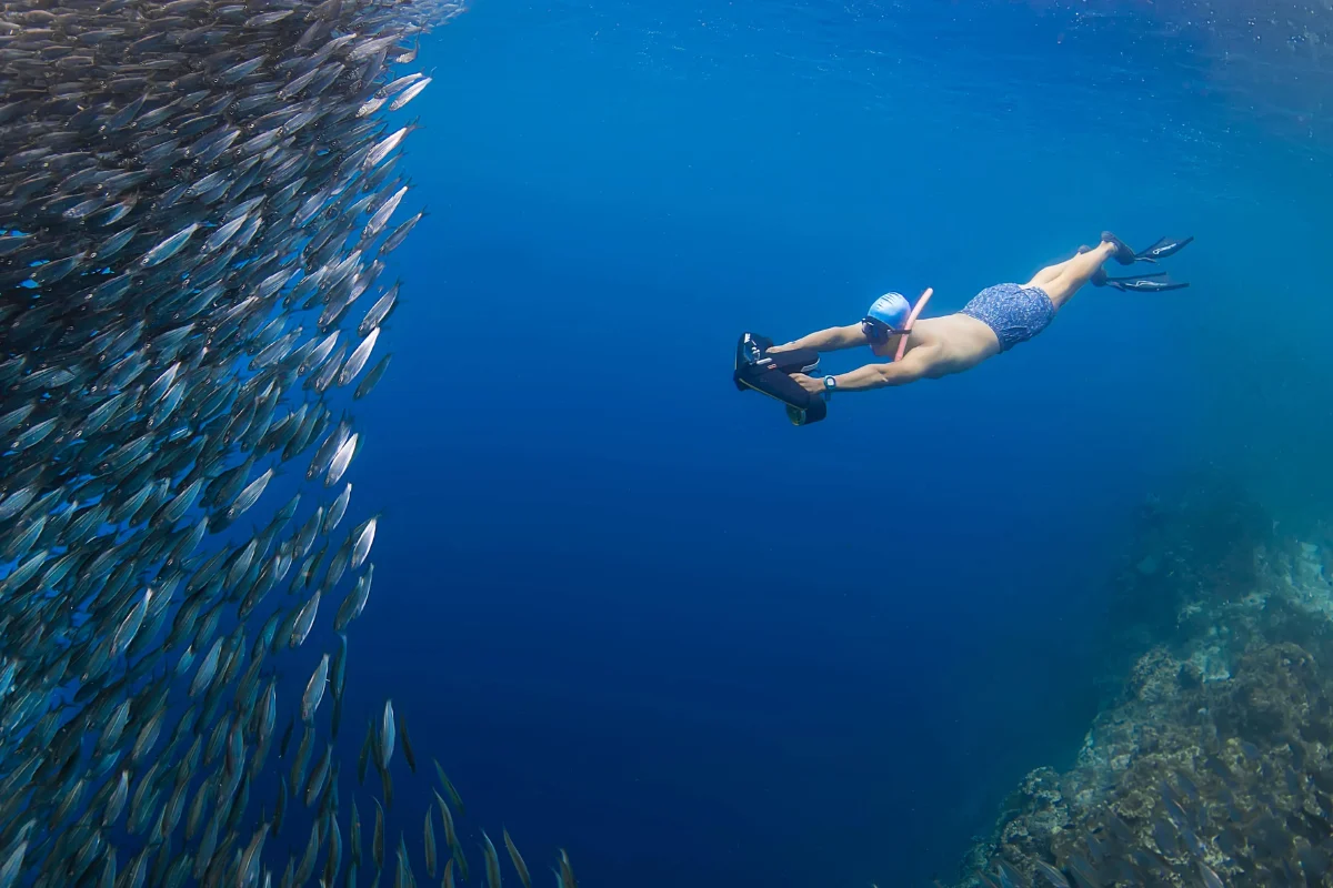 SMART CONTROL: OLED DISPLAY AND ONE-HANDED OPERATION