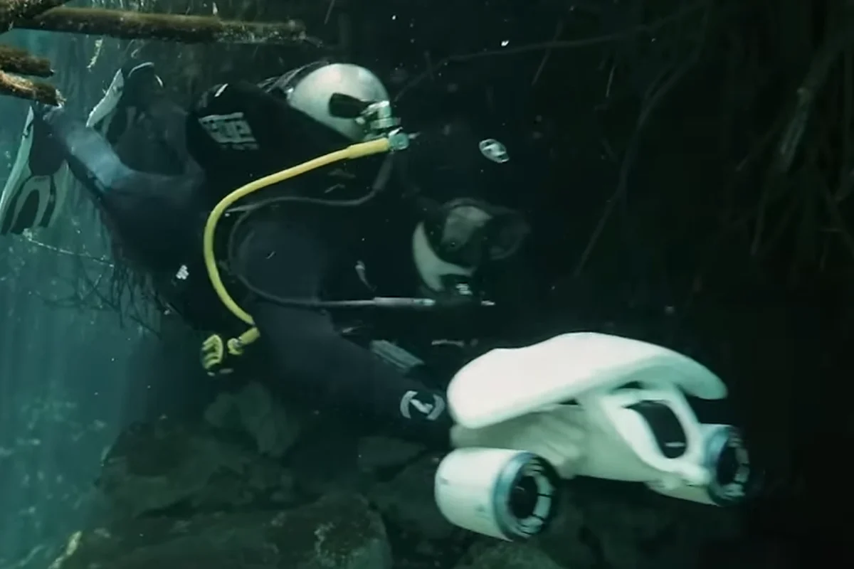 COMPACT POWER: THE SMALLEST DUAL-MOTOR SCOOTER ON THE MARKET