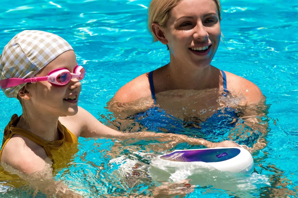 TRAVEL-READY DESIGN: FITS IN YOUR LUGGAGE, FOLLOWS YOUR ADVENTURES